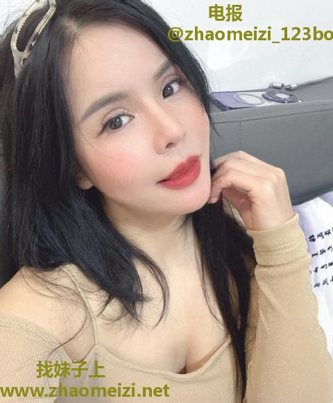 翘臀大奶服务少妇