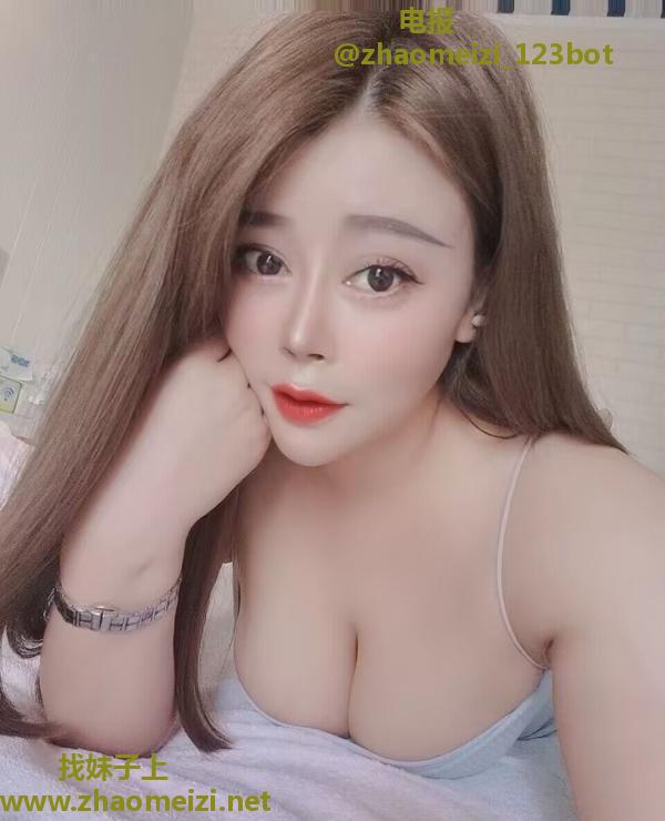 天府三街大胸妞妞