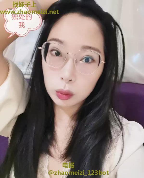 后花园眼镜御姐