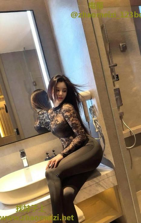 前凸后翘少妇若兰