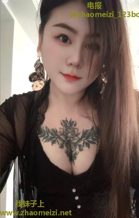大波翘臀三通熟女