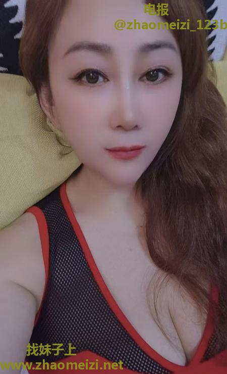 玩字母拳交母狗