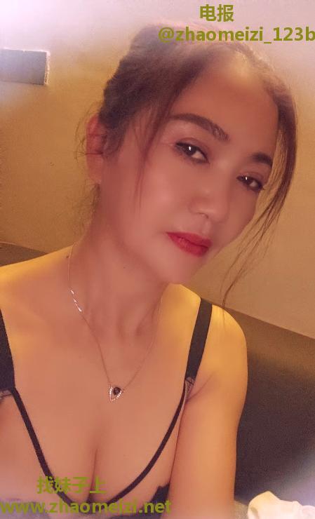 按摩店下海的风骚熟女