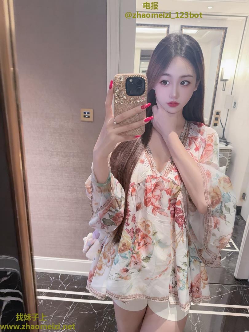 宝山极品身材小姐姐够嫩