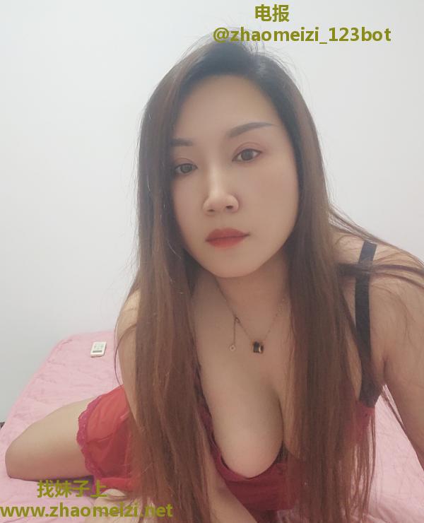 梅花园长发美女