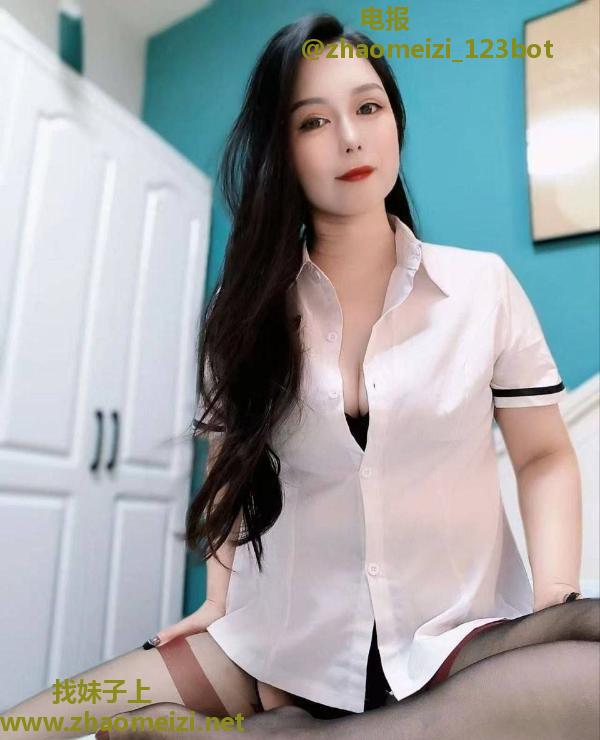 黑丝大奶熟女萱萱