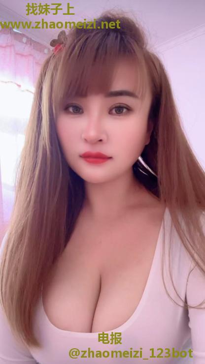 丰乳肥臀小少妇