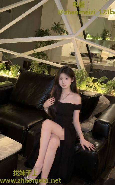 粉嫩颜值女友系老师