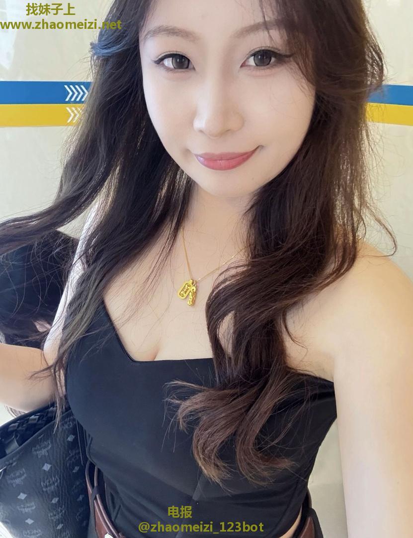 风骚口爆性感小姐姐。