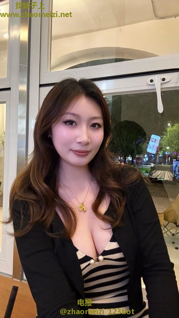 风骚口爆性感小姐姐。