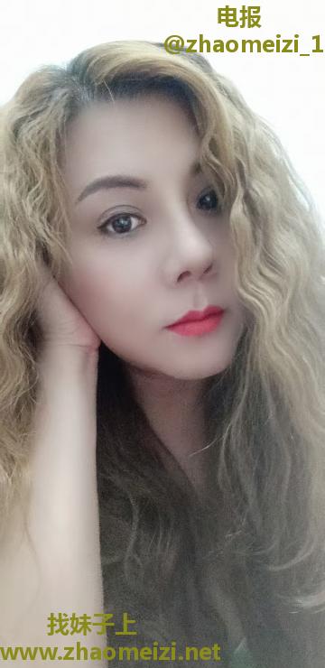 大波浪服务型少妇