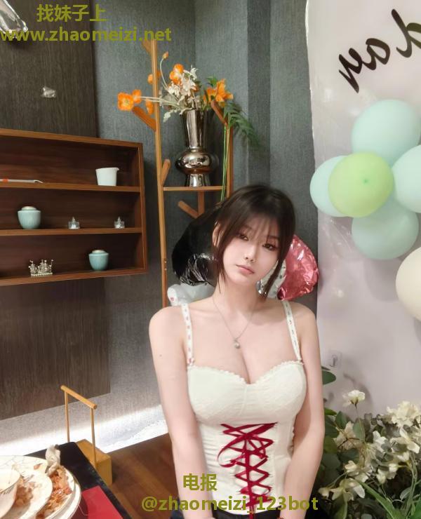 性感美乳小希