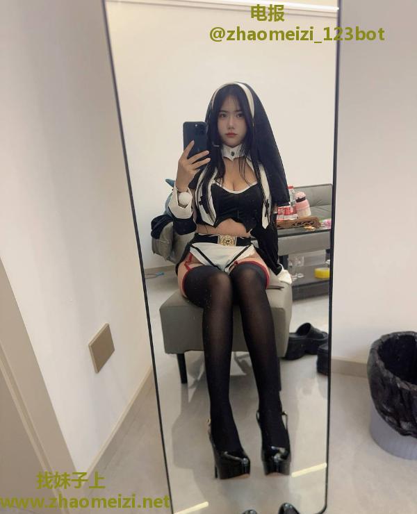 性感黑丝修女制服