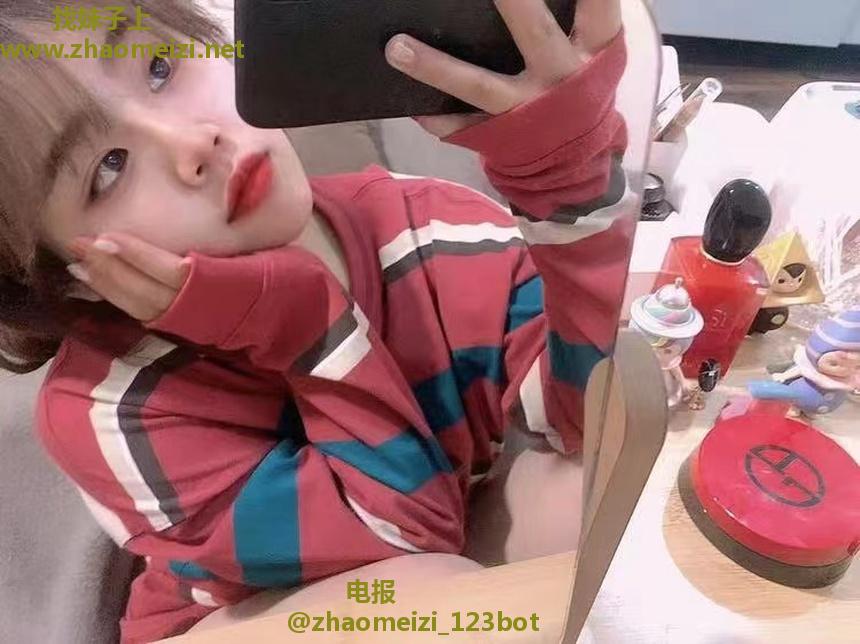 轻声细语妹子