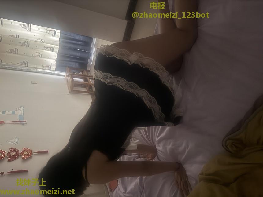 高挑性感小美女