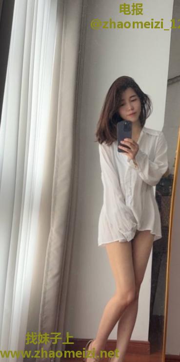 钟楼长腿颜值小姐姐