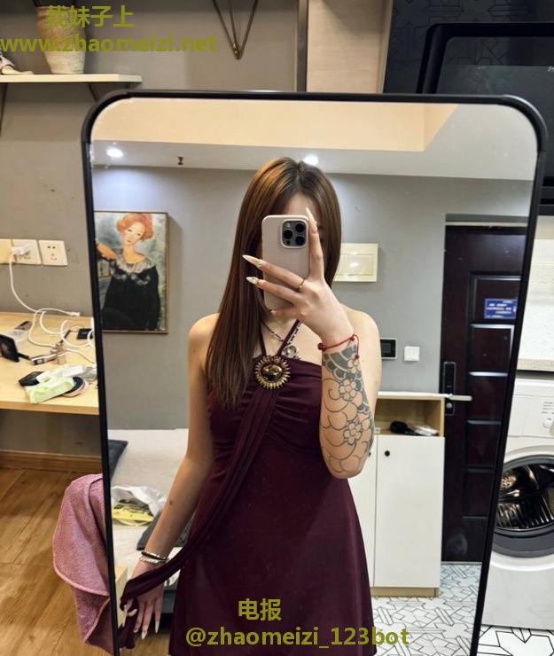 170花臂少女