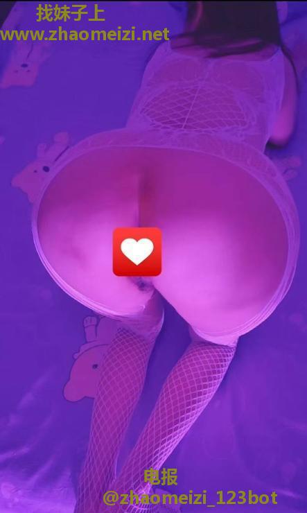 D乳蜜桃臀风骚妹