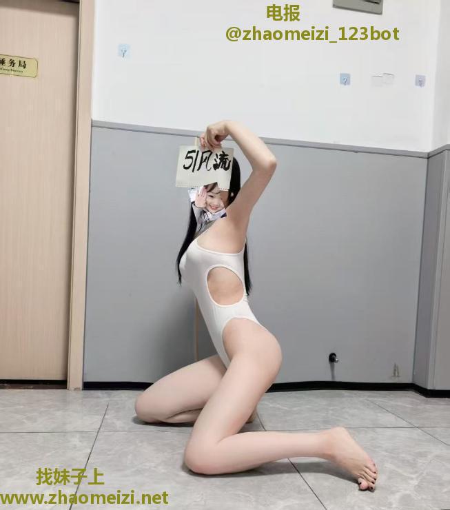 AV水床性感嫩妹