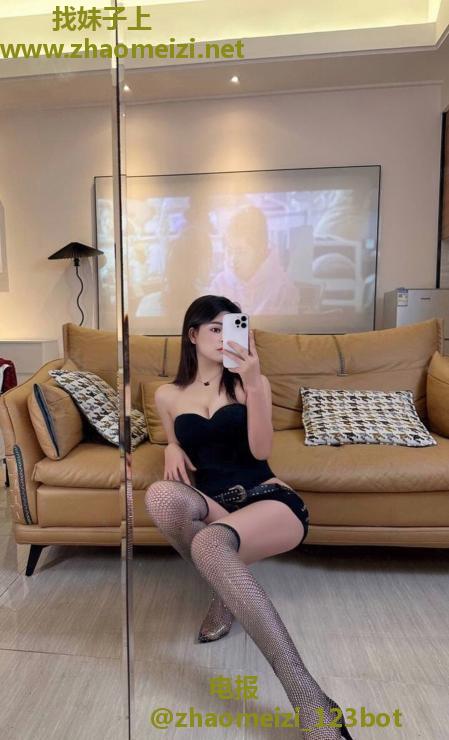武侯长腿蜜桃臀少萝