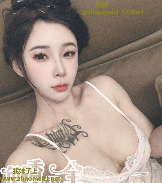 麦地舌吻超靓御姐