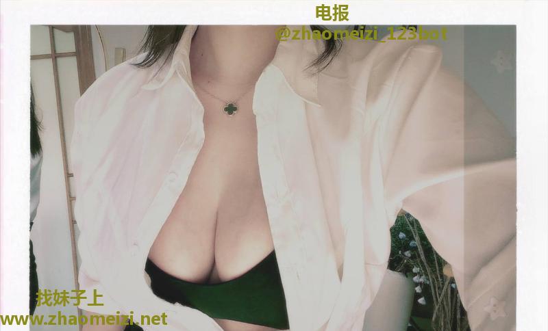 肤白胸大颜值服务妹子