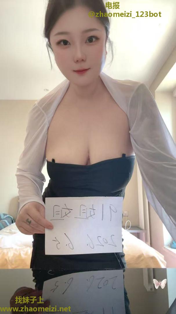 大胸性感年轻妹