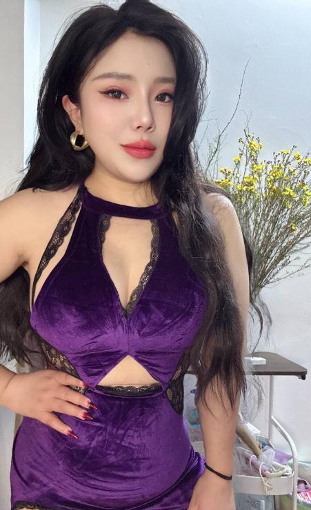 外滩巨乳大白兔