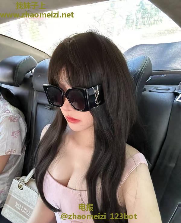 十八岁巨乳嫩妹