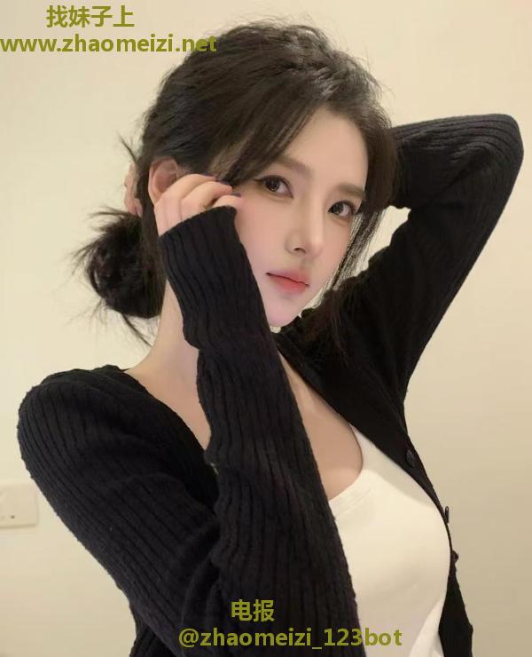 高颜大胸冷白皮美女