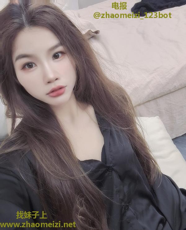 笑容甜美大长腿