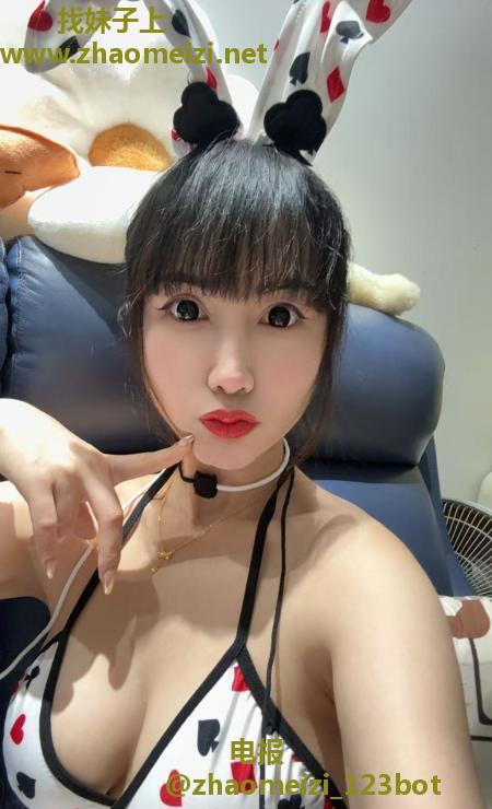 南山童颜巨乳美少妇