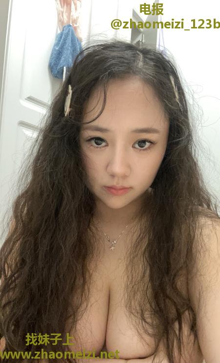 夫子庙大胸小姐姐
