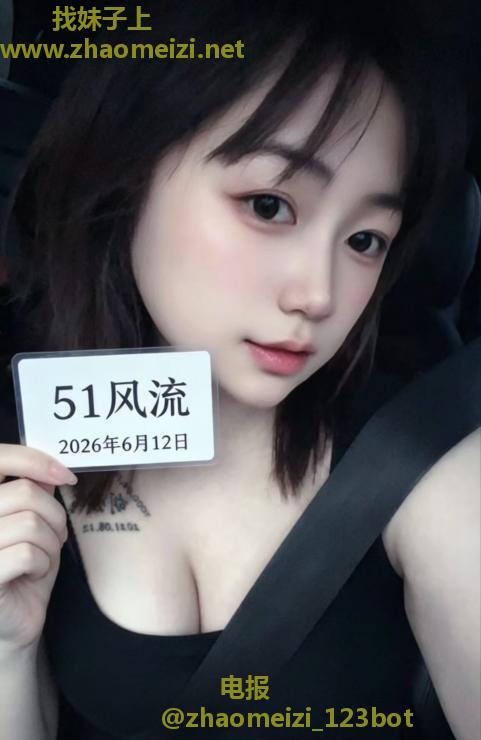 上城前凸后翘小骚货