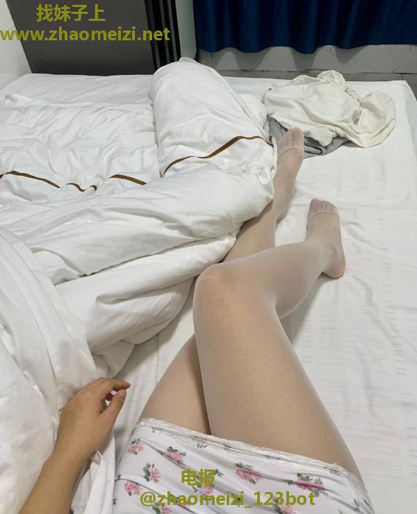 娇小型服务大胸妹
