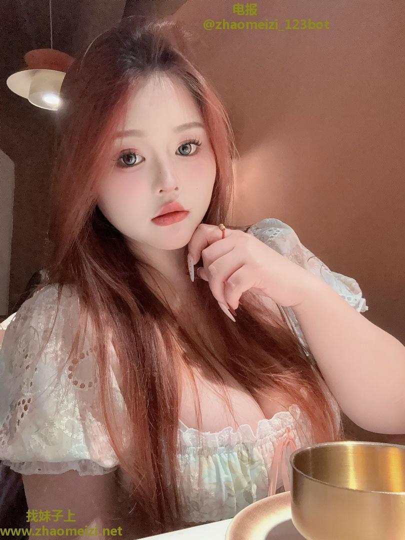 风骚粉嫩小少妇