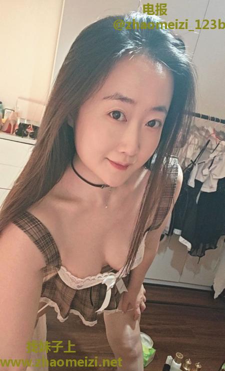 肤白颜值少妇