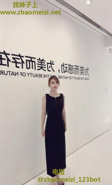 白嫩性感大胸长腿御姐