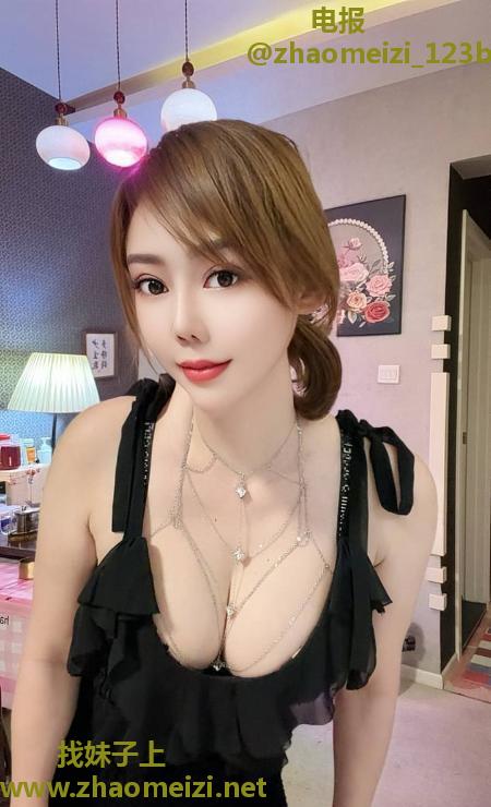 白嫩性感大胸长腿御姐