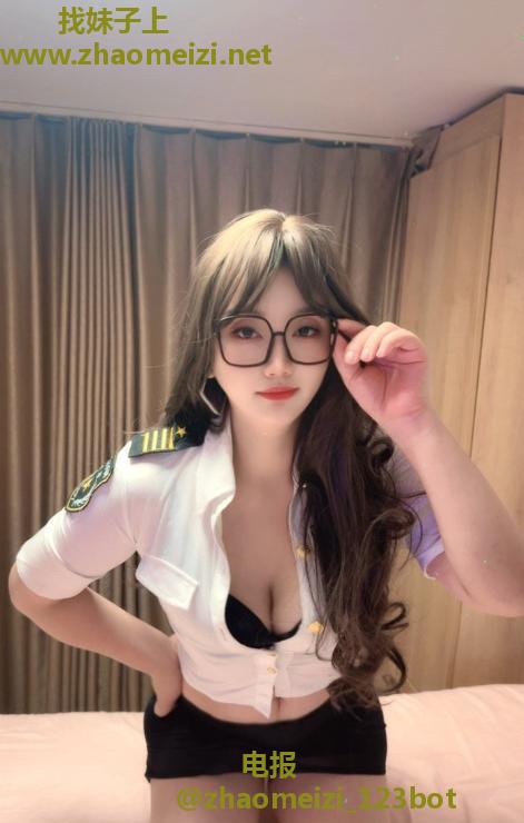 挑灯夜战骚货眼镜妹