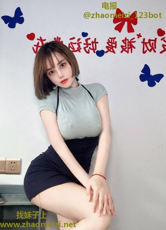 丰满大胸刺激服务妹子