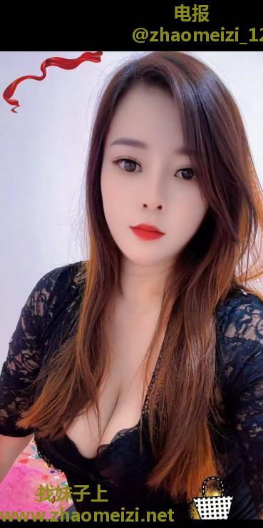 大奶子美腿少妇