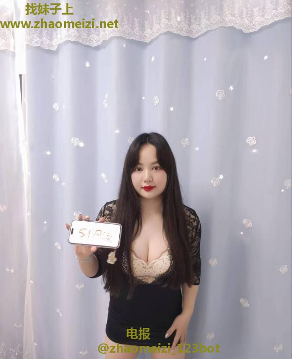 丰满喷水小姐姐