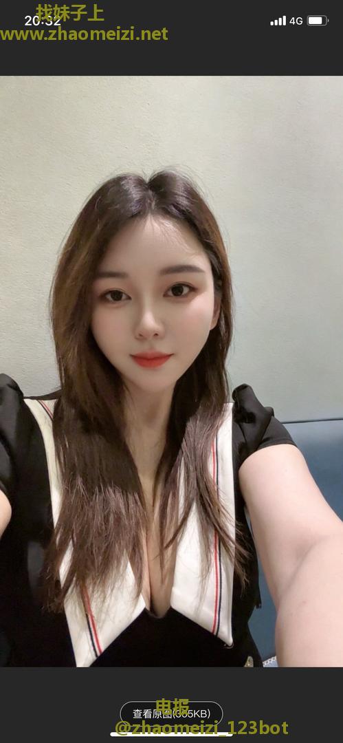 白云泡泡妹子