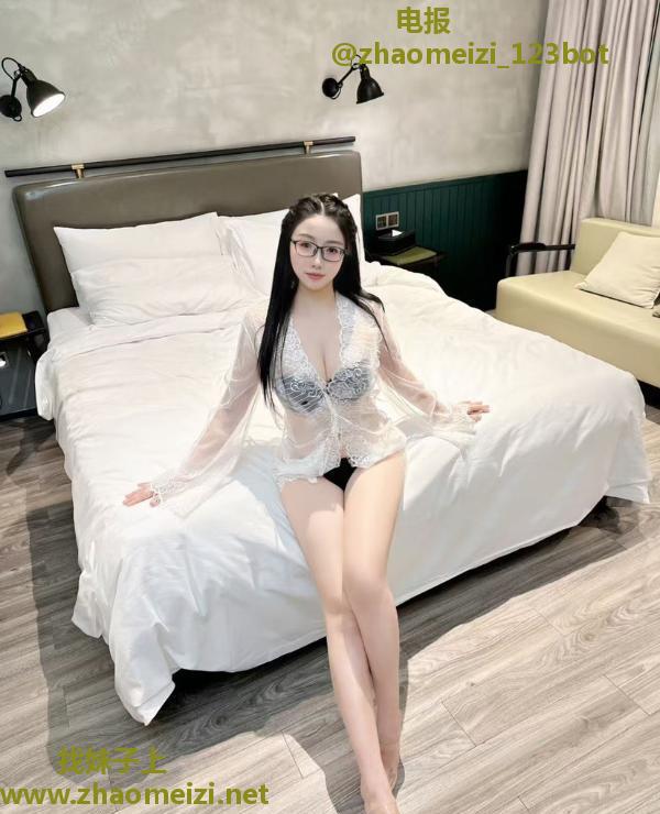 越秀性感大奶小柔