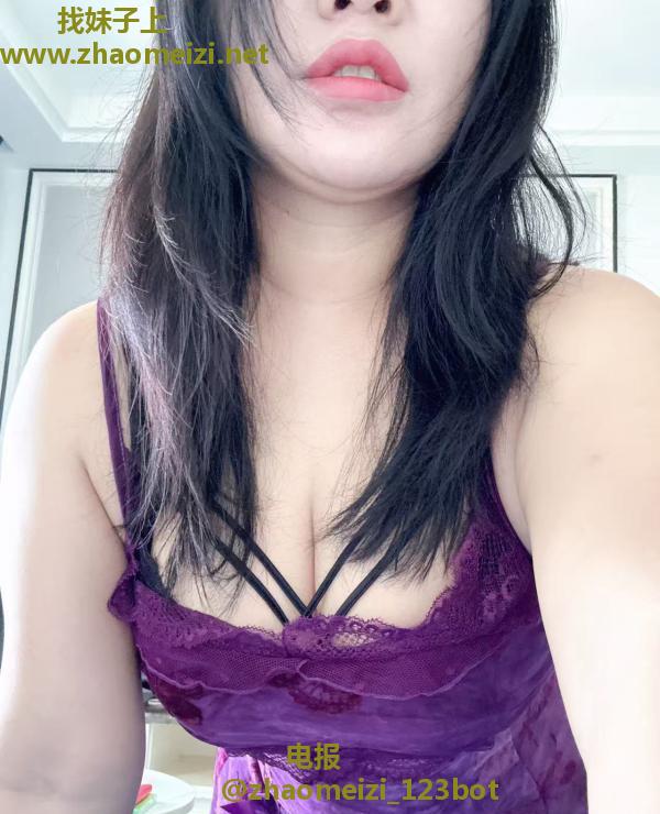 滨江美胸老板娘