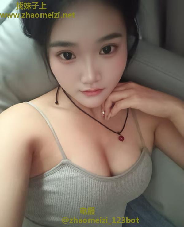 肥臀大奶美女