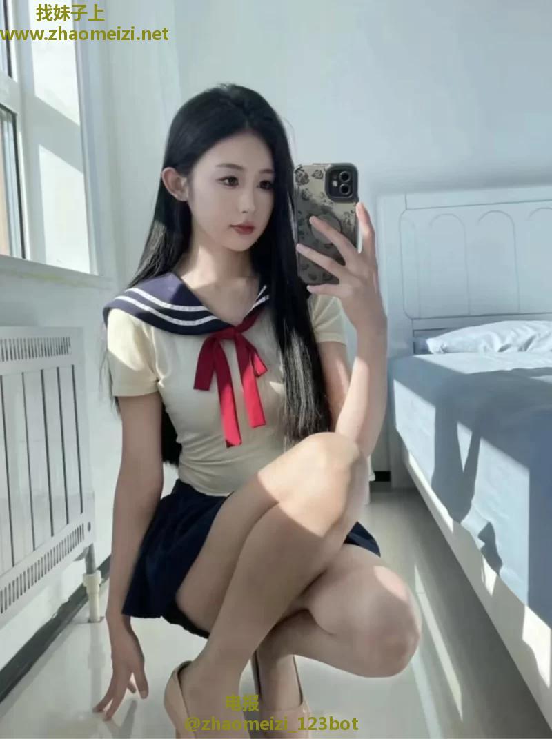 制服诱惑清纯小女友