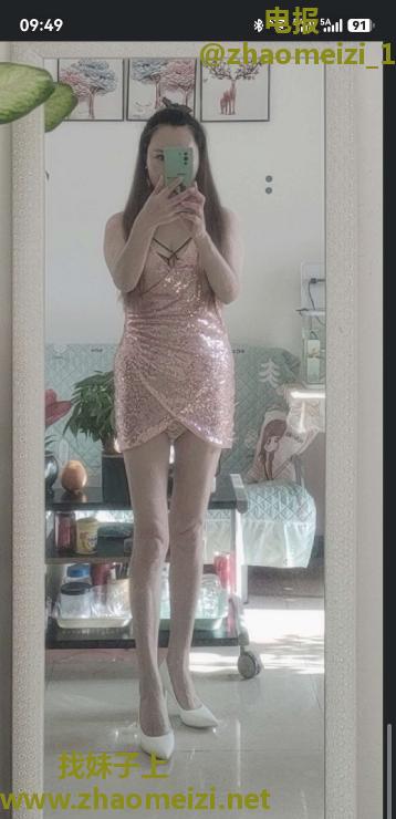 白嫩大奶风骚服务好