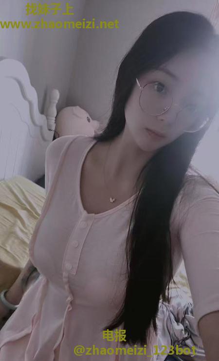 高颜中项口爆小姐姐